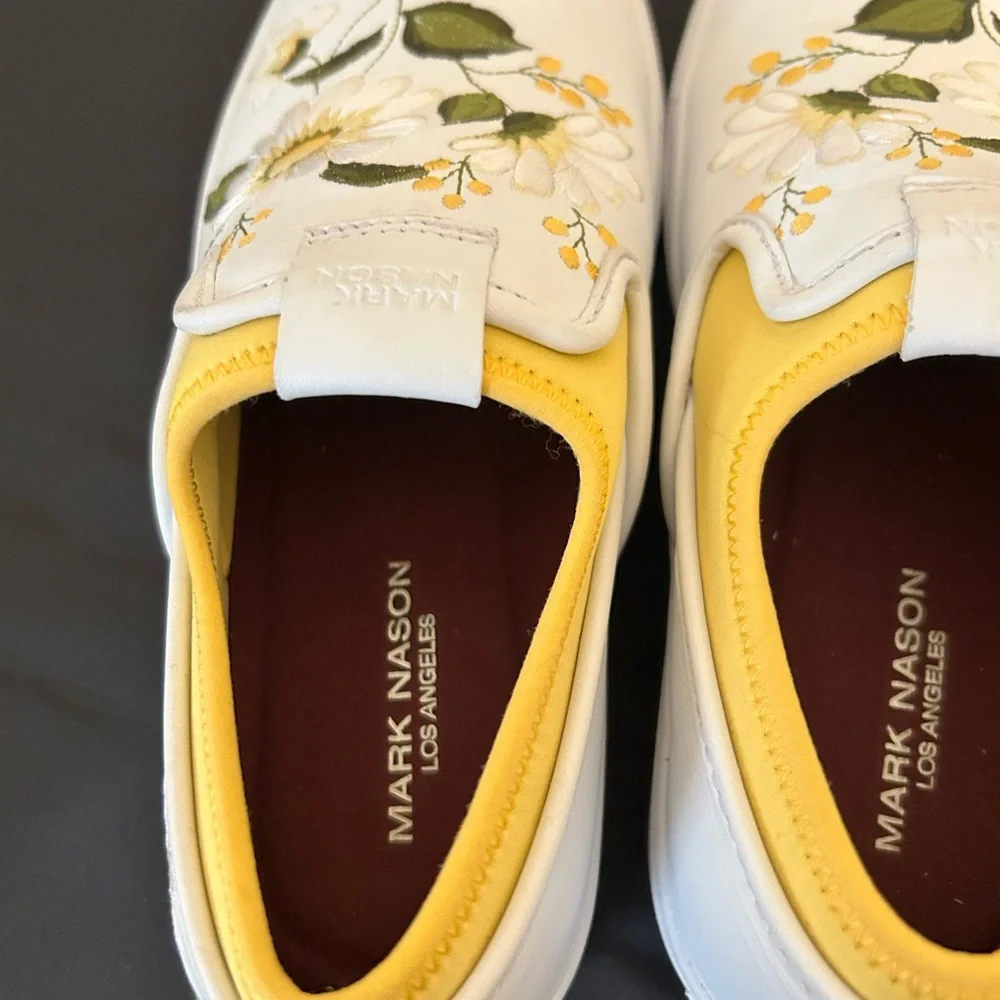 Mark Nason X Sketches Razor Cup Floral Daisy Leather  Slip-Ons Size 7